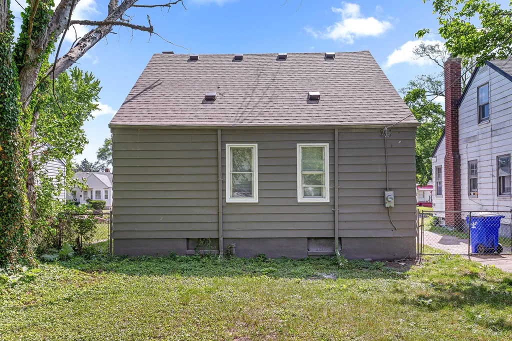 19189 Dresden Street Detroit City MI 48205