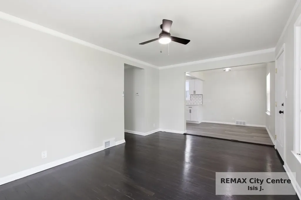 18985 Woodland Street Harper Woods City MI 48225