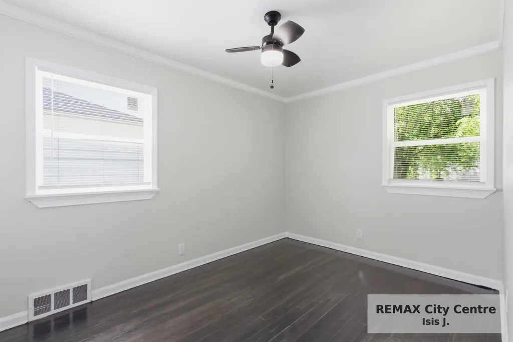 18985 Woodland Street Harper Woods City MI 48225