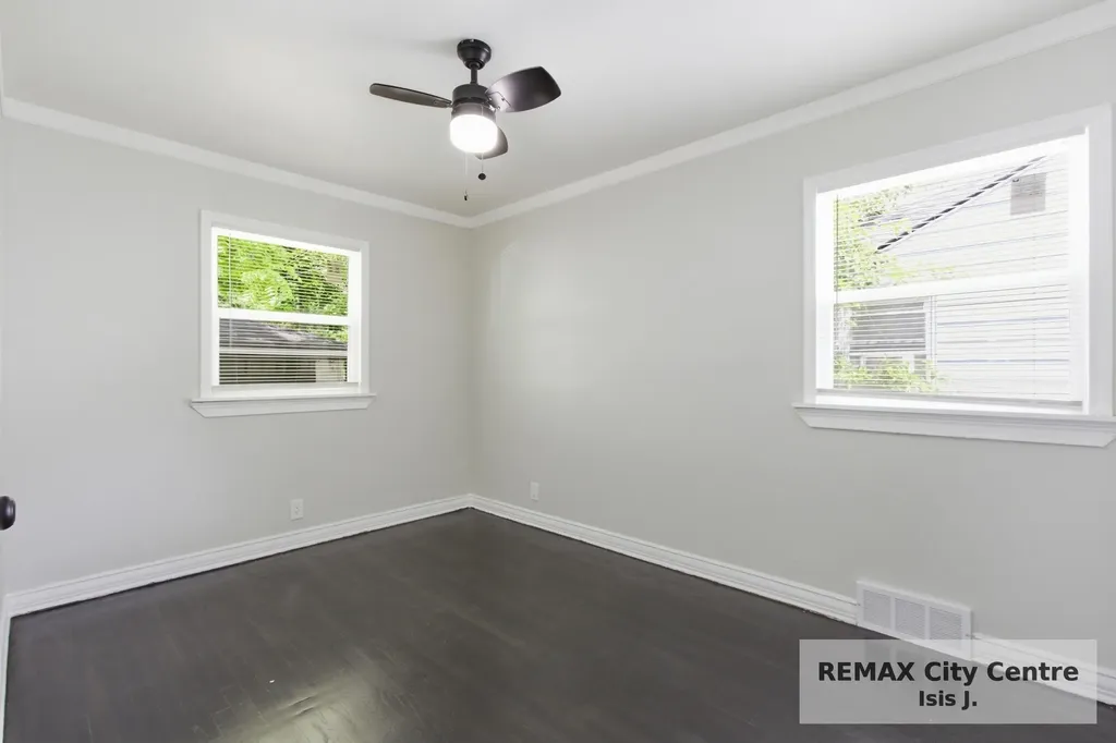 18985 Woodland Street Harper Woods City MI 48225