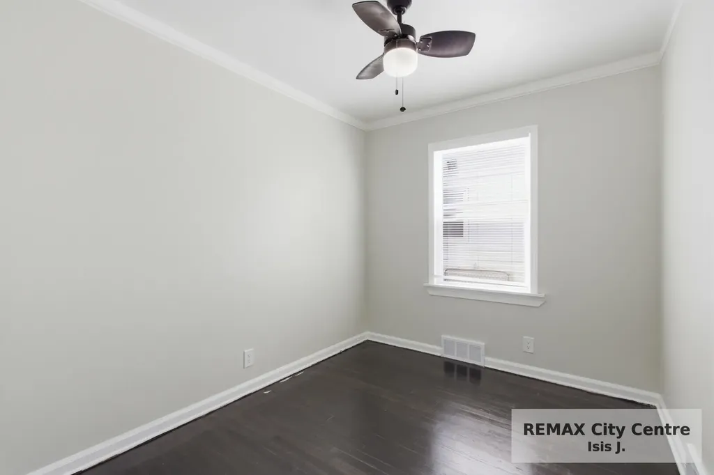 18985 Woodland Street Harper Woods City MI 48225