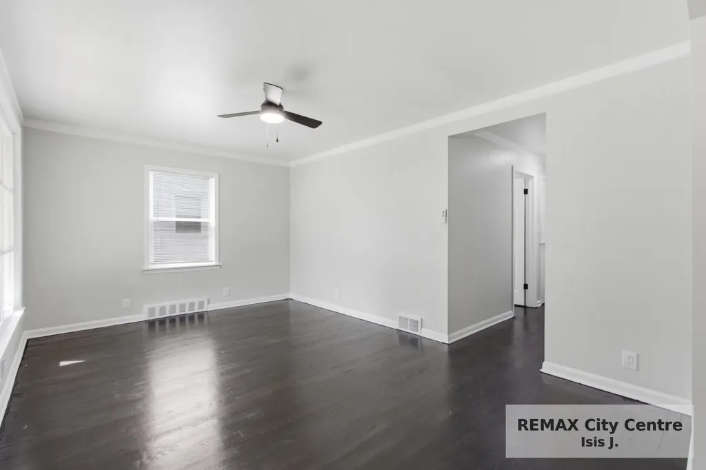 18985 Woodland Street Harper Woods City MI 48225