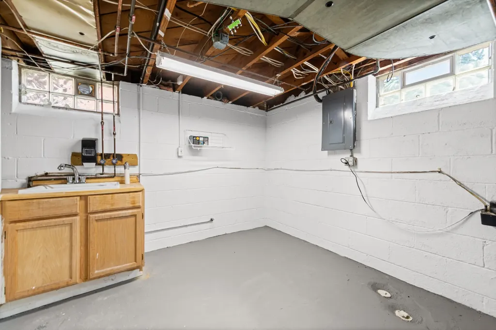 9928 Farley Street Redford Charter Township MI 48239