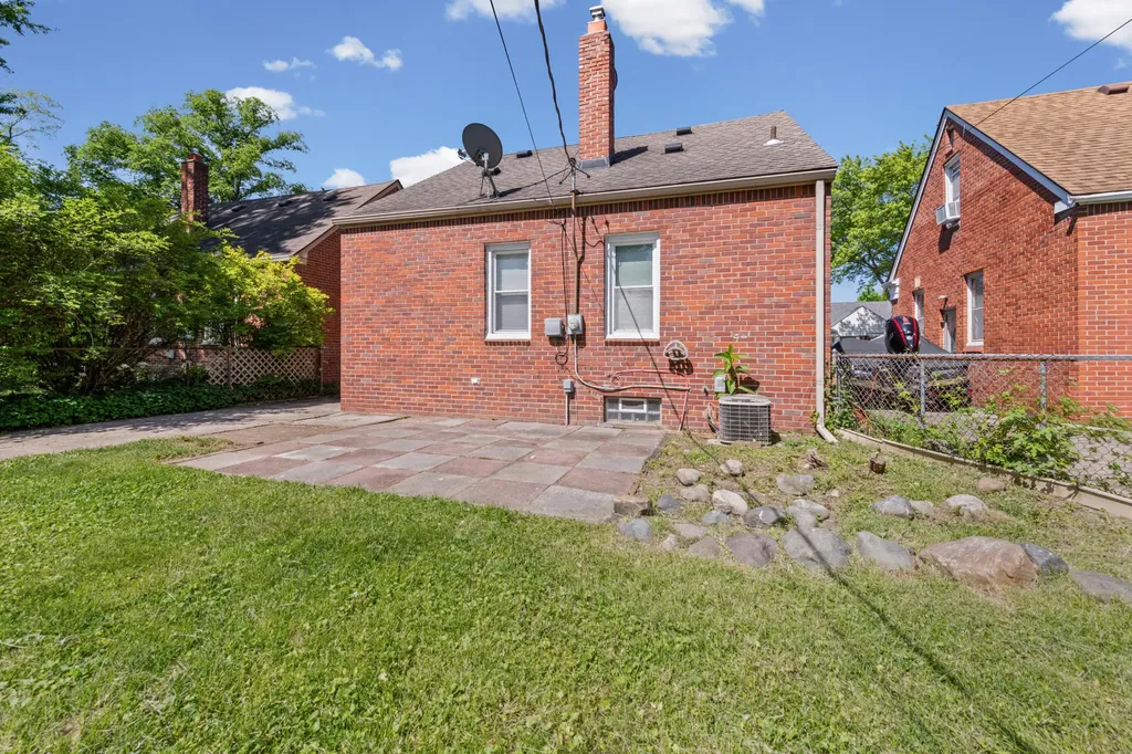 9928 Farley Street Redford Charter Township MI 48239