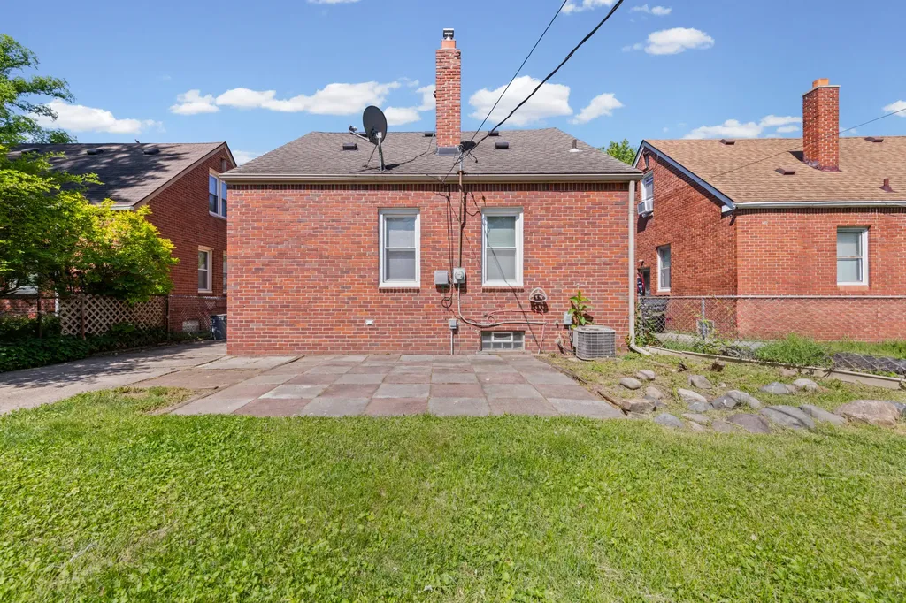 9928 Farley Street Redford Charter Township MI 48239