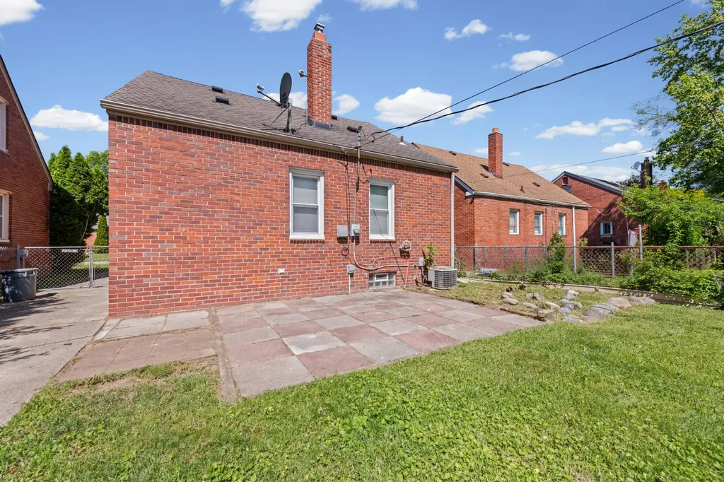9928 Farley Street Redford Charter Township MI 48239