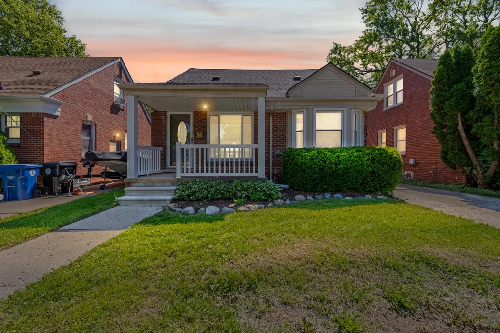 9928 Farley Street Redford Charter Township MI 48239