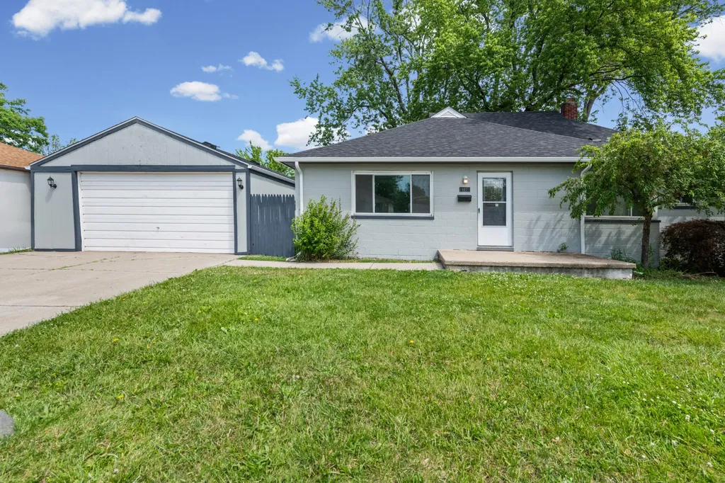19071 Melvin Street Roseville City MI 48066