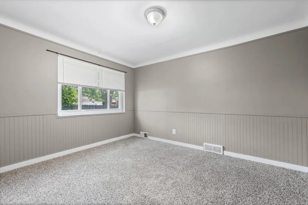 19071 Melvin Street Roseville City MI 48066