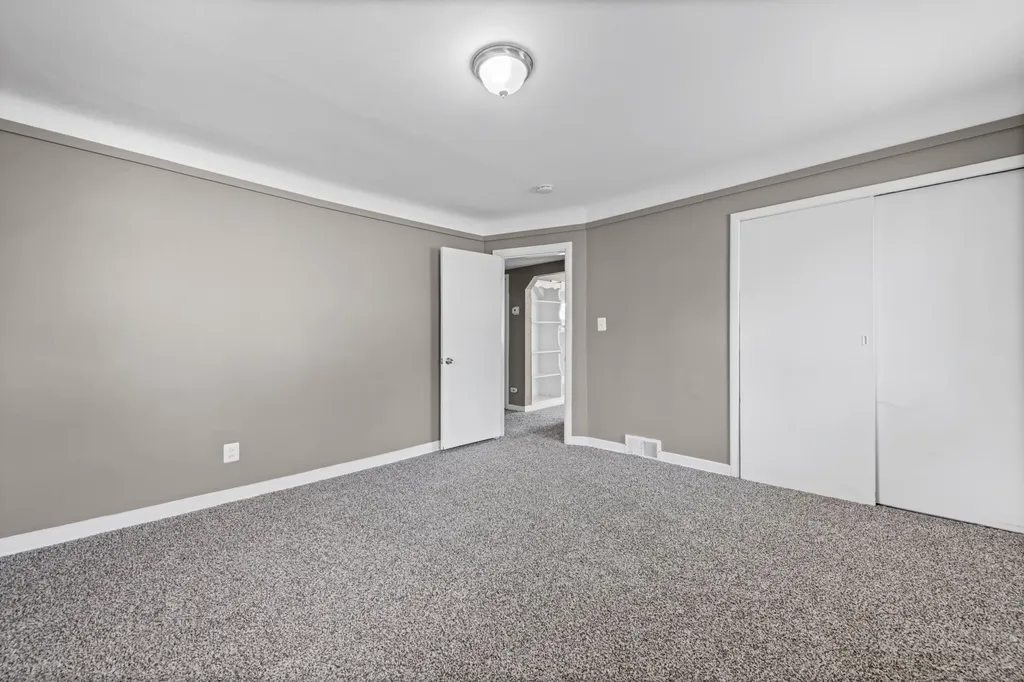19071 Melvin Street Roseville City MI 48066