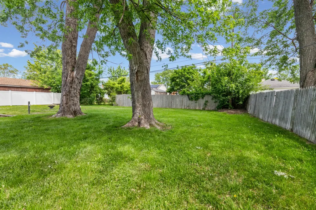 19071 Melvin Street Roseville City MI 48066