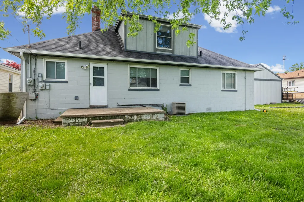 19071 Melvin Street Roseville City MI 48066