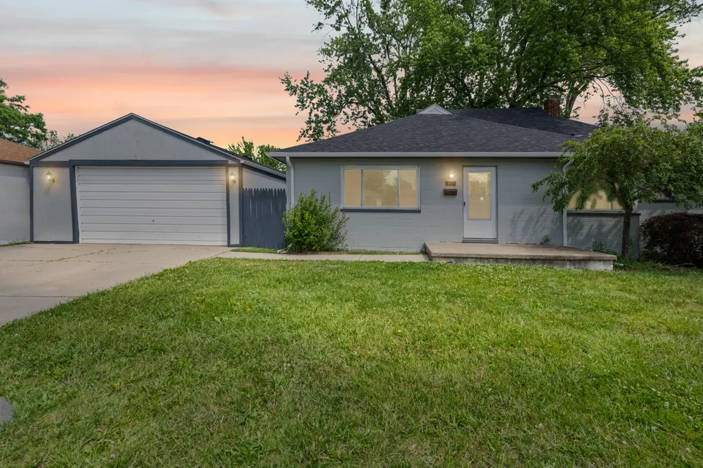 19071 Melvin Street Roseville City MI 48066