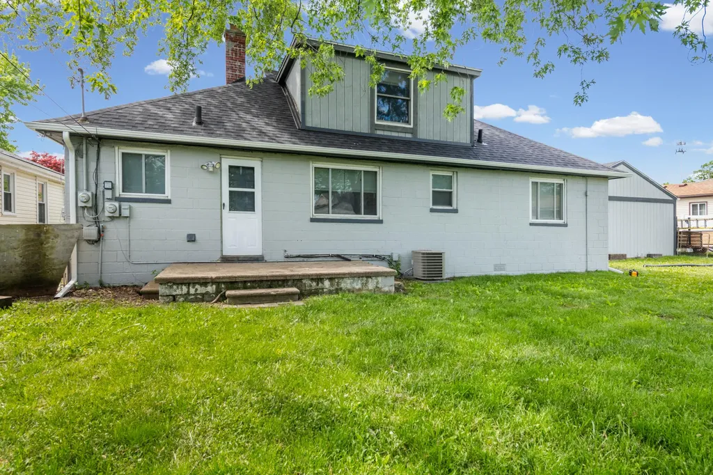 19071 Melvin Street Roseville City MI 48066