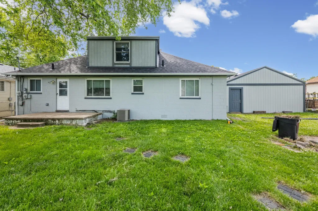 19071 Melvin Street Roseville City MI 48066