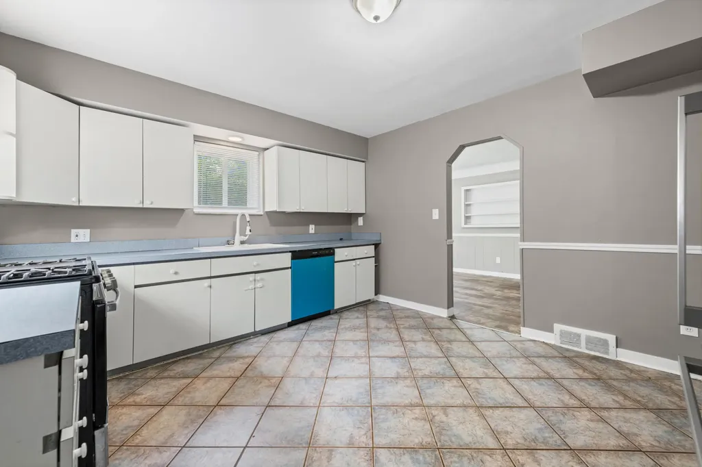 19071 Melvin Street Roseville City MI 48066