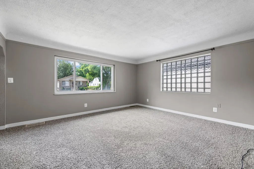 19071 Melvin Street Roseville City MI 48066