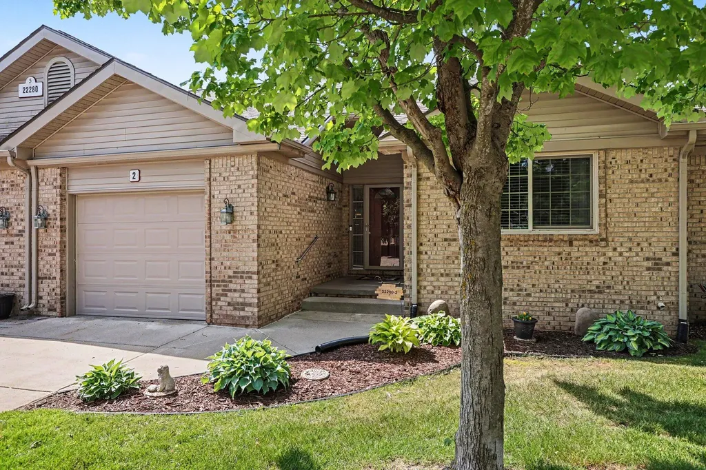 22280 Quail Run Circle South Lyon City MI 48178