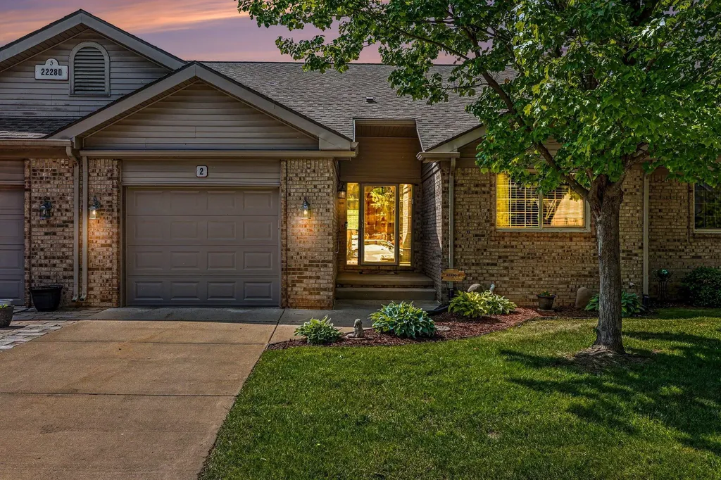 22280 Quail Run Circle South Lyon City MI 48178