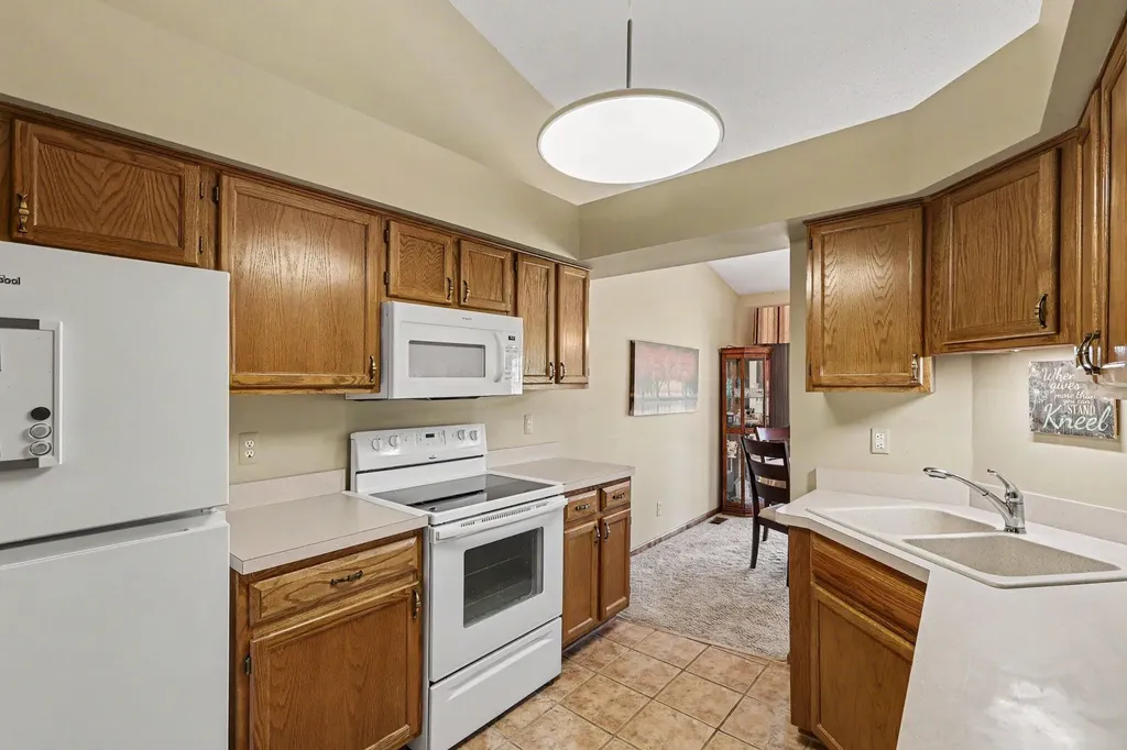 22280 Quail Run Circle South Lyon City MI 48178