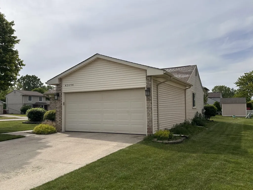 43694 Emrick Drive Canton Charter Township MI 48187