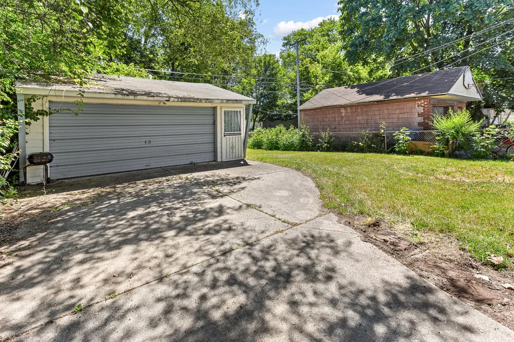 20524 Indian Redford Charter Township MI 48240