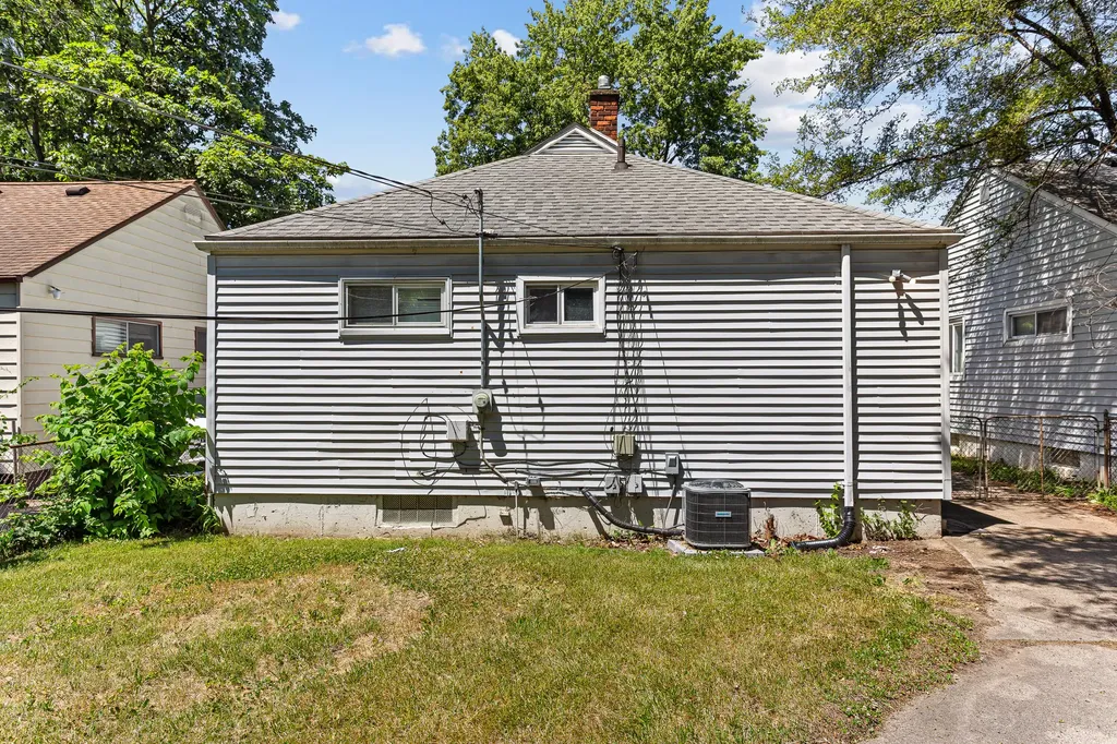 20524 Indian Redford Charter Township MI 48240