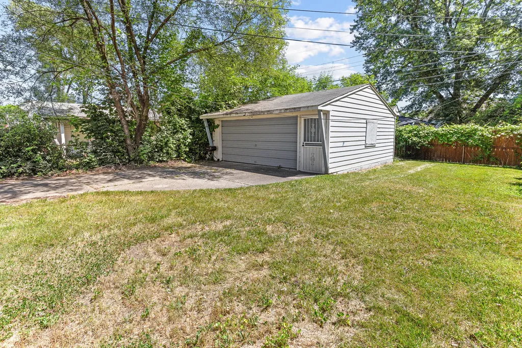 20524 Indian Redford Charter Township MI 48240