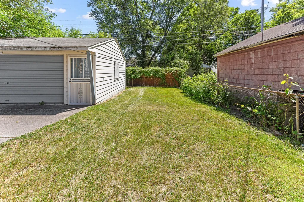 20524 Indian Redford Charter Township MI 48240