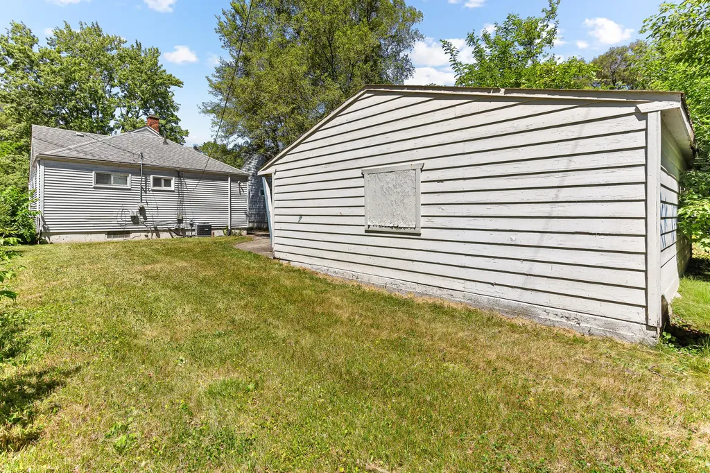 20524 Indian Redford Charter Township MI 48240