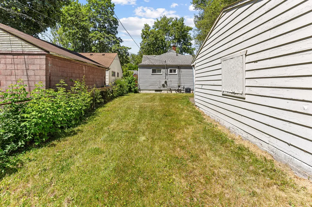 20524 Indian Redford Charter Township MI 48240