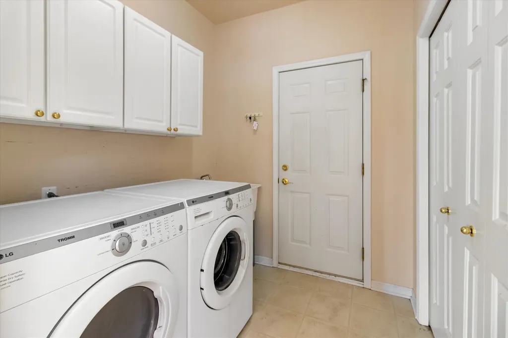 48551 Oak Bridge Drive Canton Charter Township MI 48188