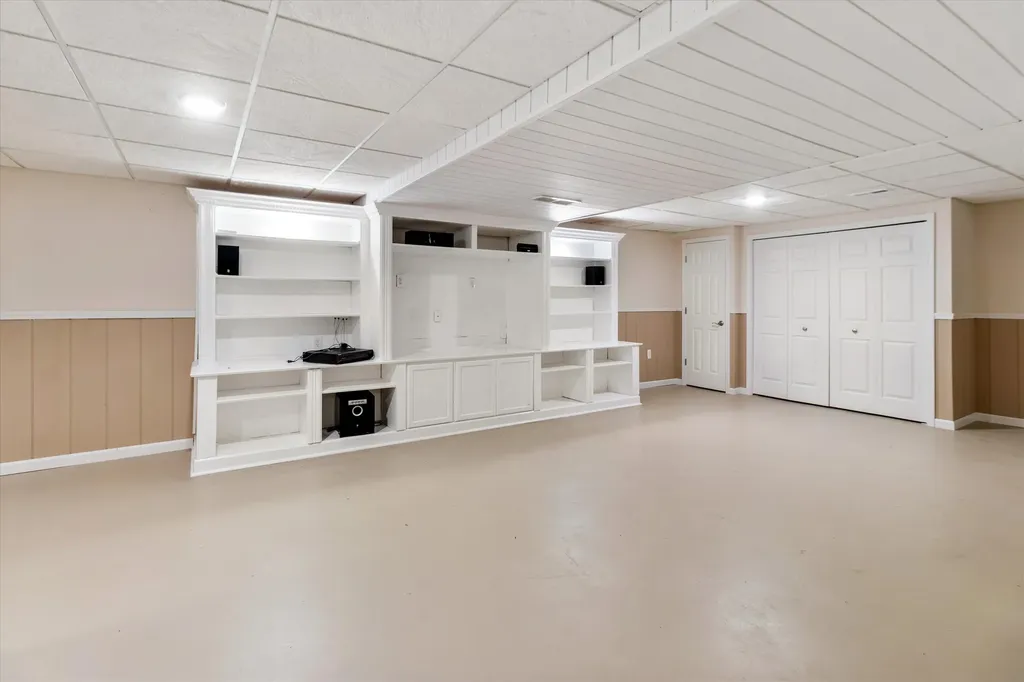 48551 Oak Bridge Drive Canton Charter Township MI 48188
