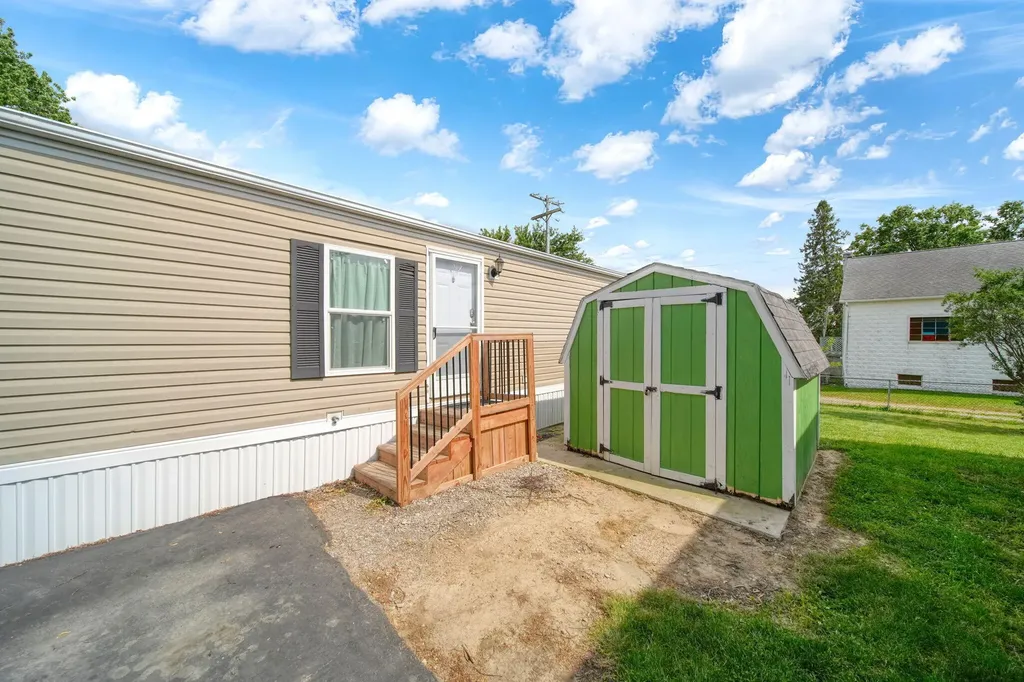 80 Sterling Adrian City MI 49221