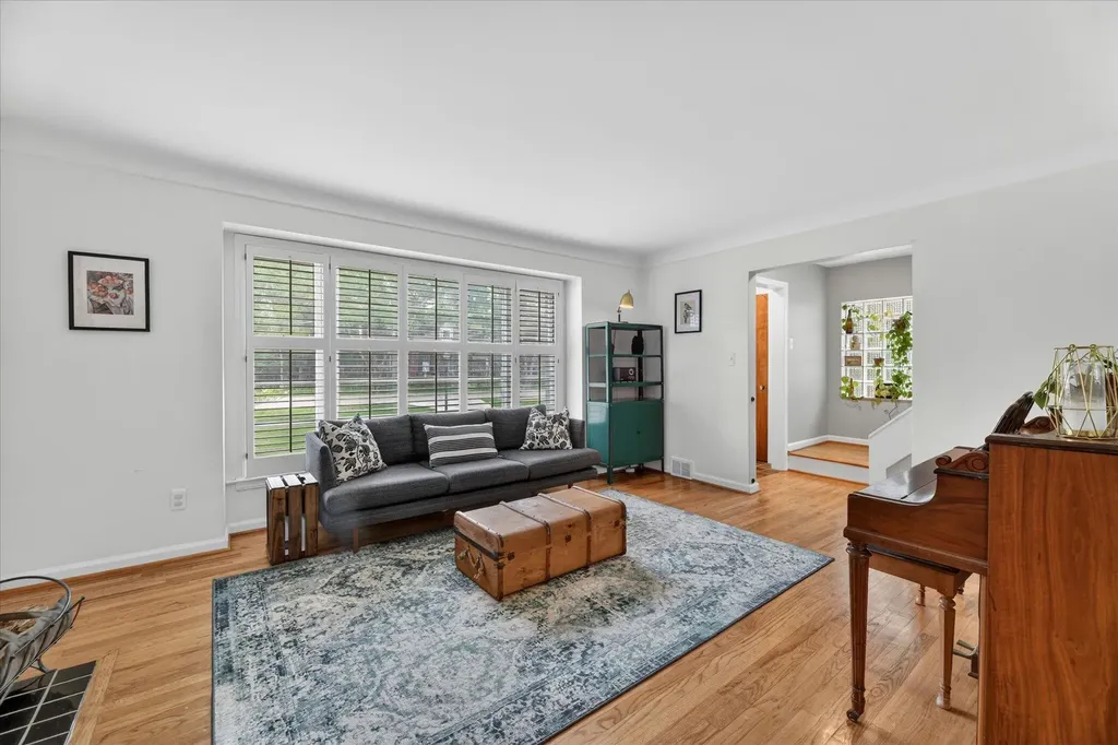 32388 Arlington Drive Beverly Hills Village MI 48025