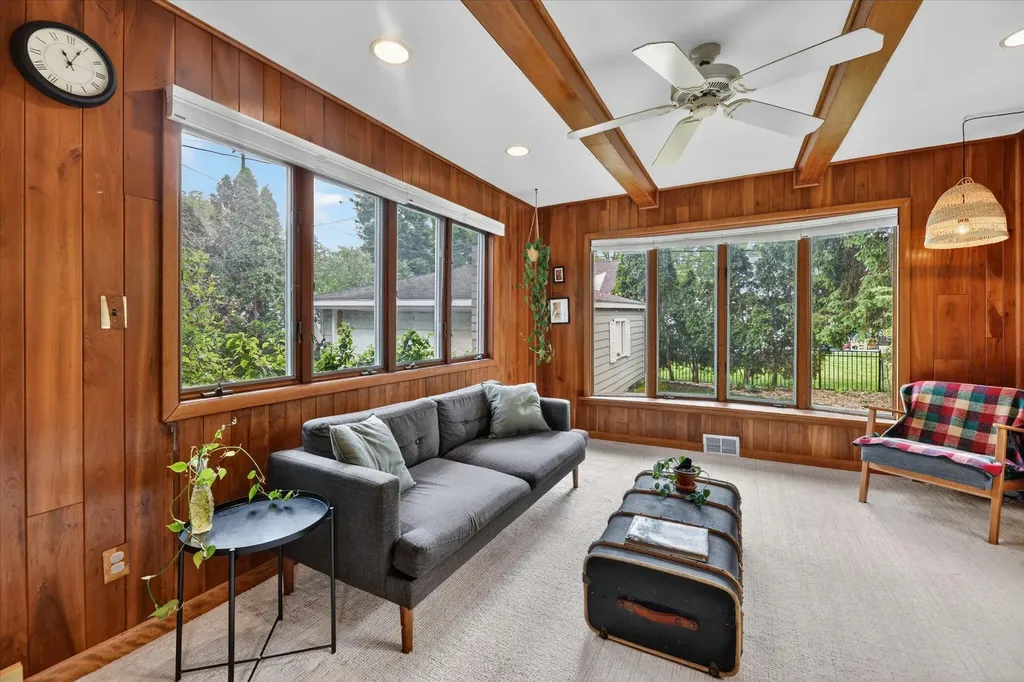 32388 Arlington Drive Beverly Hills Village MI 48025