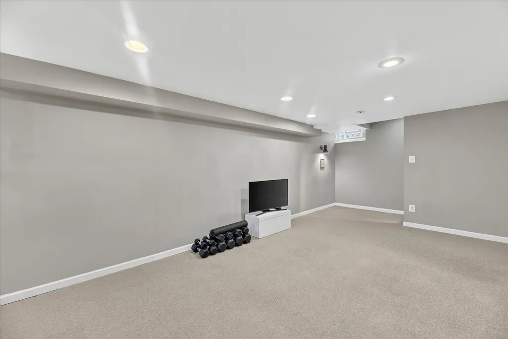32388 Arlington Drive Beverly Hills Village MI 48025