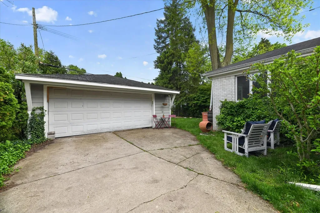 32388 Arlington Drive Beverly Hills Village MI 48025