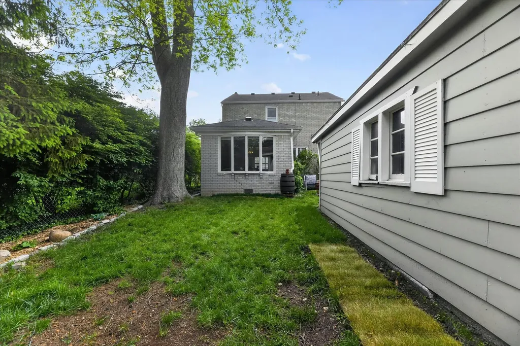 32388 Arlington Drive Beverly Hills Village MI 48025