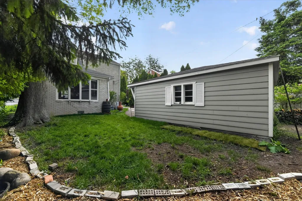 32388 Arlington Drive Beverly Hills Village MI 48025