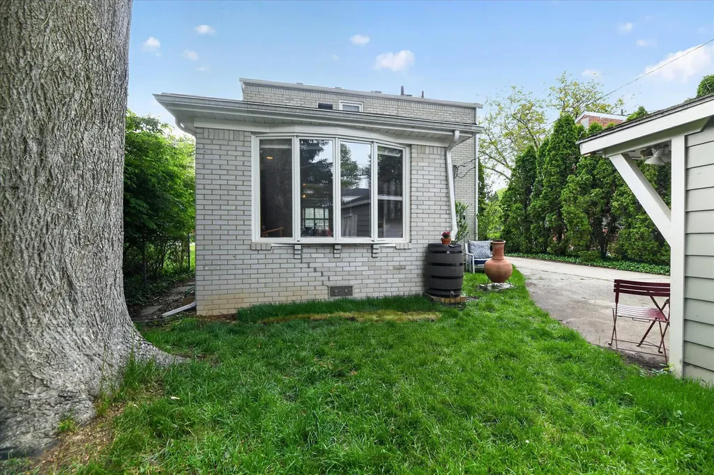 32388 Arlington Drive Beverly Hills Village MI 48025