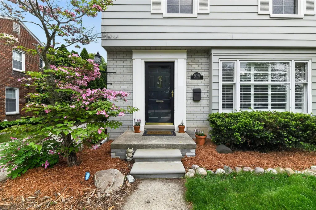 32388 Arlington Drive Beverly Hills Village MI 48025