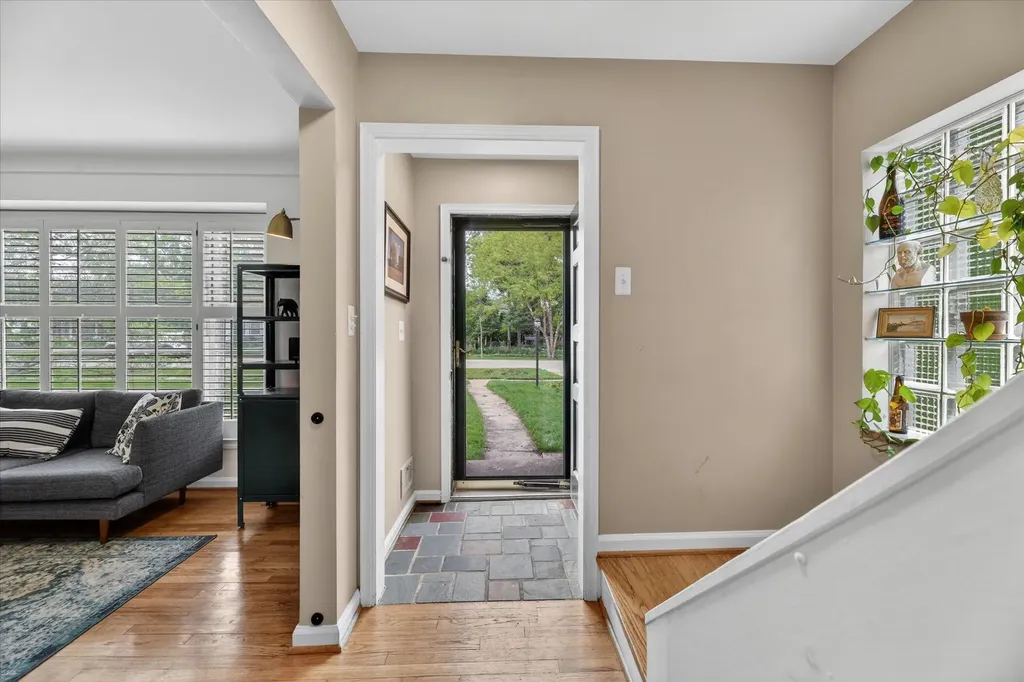 32388 Arlington Drive Beverly Hills Village MI 48025