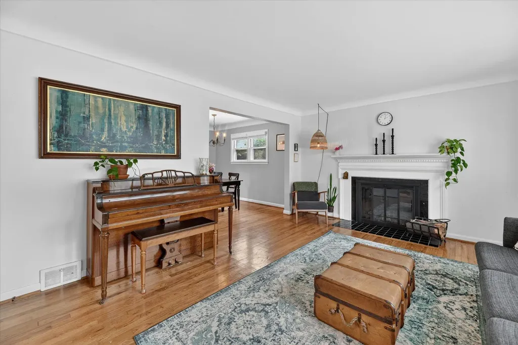 32388 Arlington Drive Beverly Hills Village MI 48025