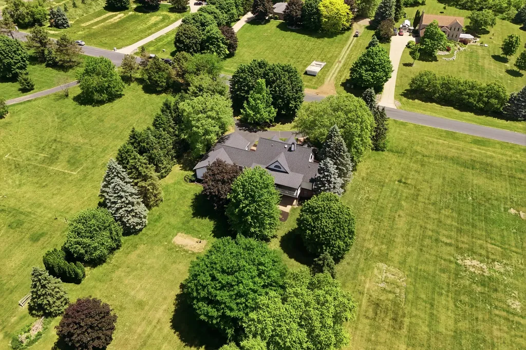 9835 Oak Pointe Lane Salem Township MI 48167