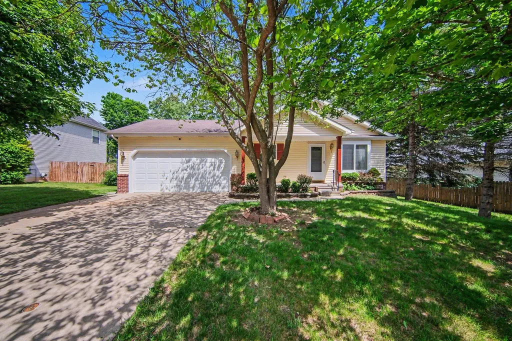 103 Ridgeview Court Grass Lake Village MI 49240