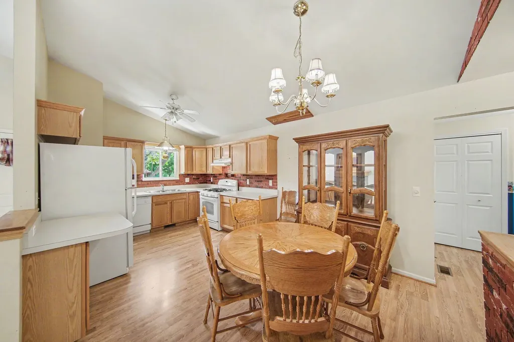 103 Ridgeview Court Grass Lake Village MI 49240