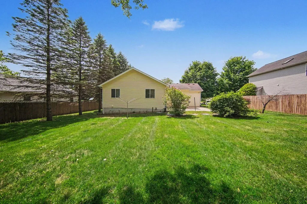103 Ridgeview Court Grass Lake Village MI 49240