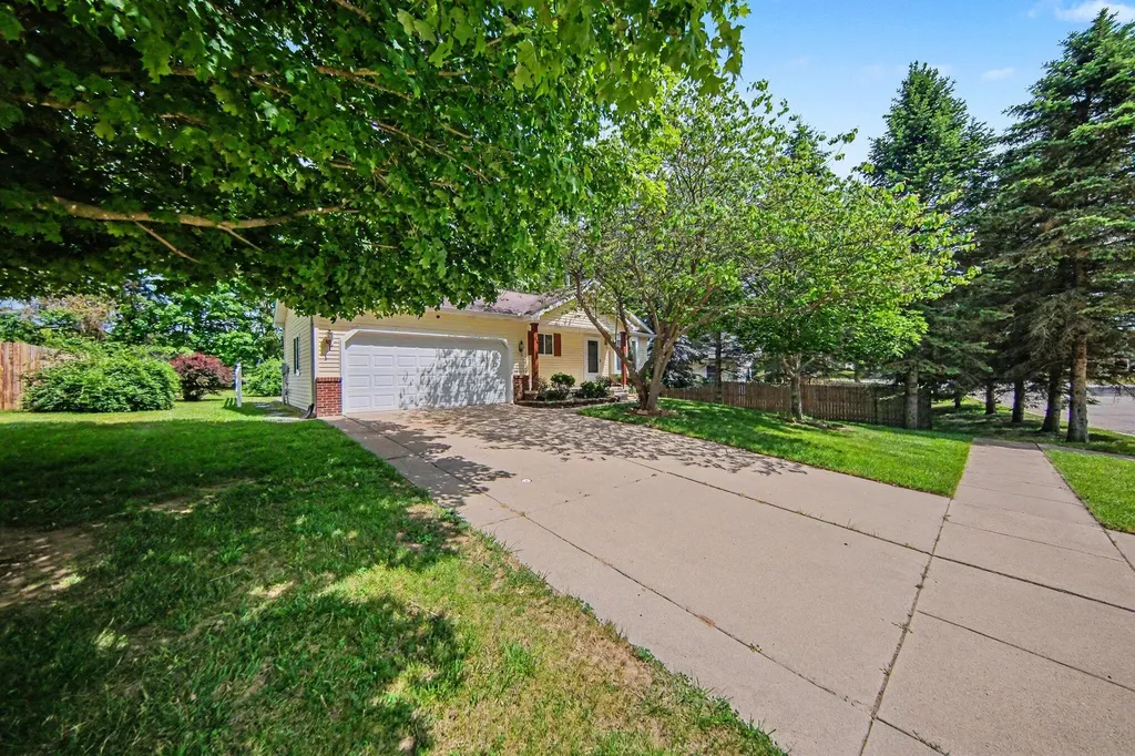 103 Ridgeview Court Grass Lake Village MI 49240