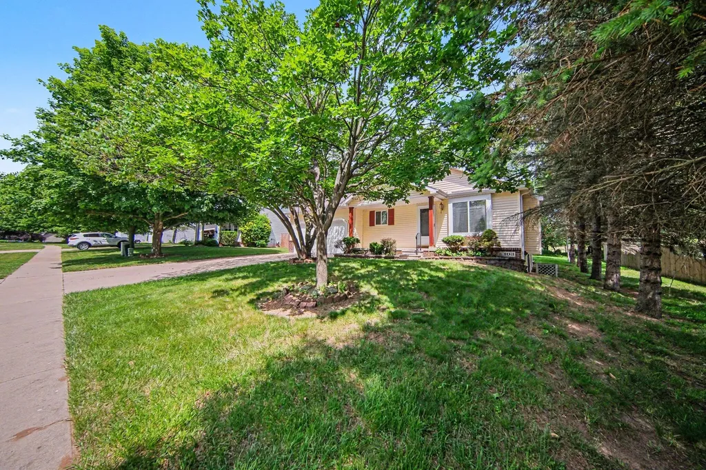 103 Ridgeview Court Grass Lake Village MI 49240